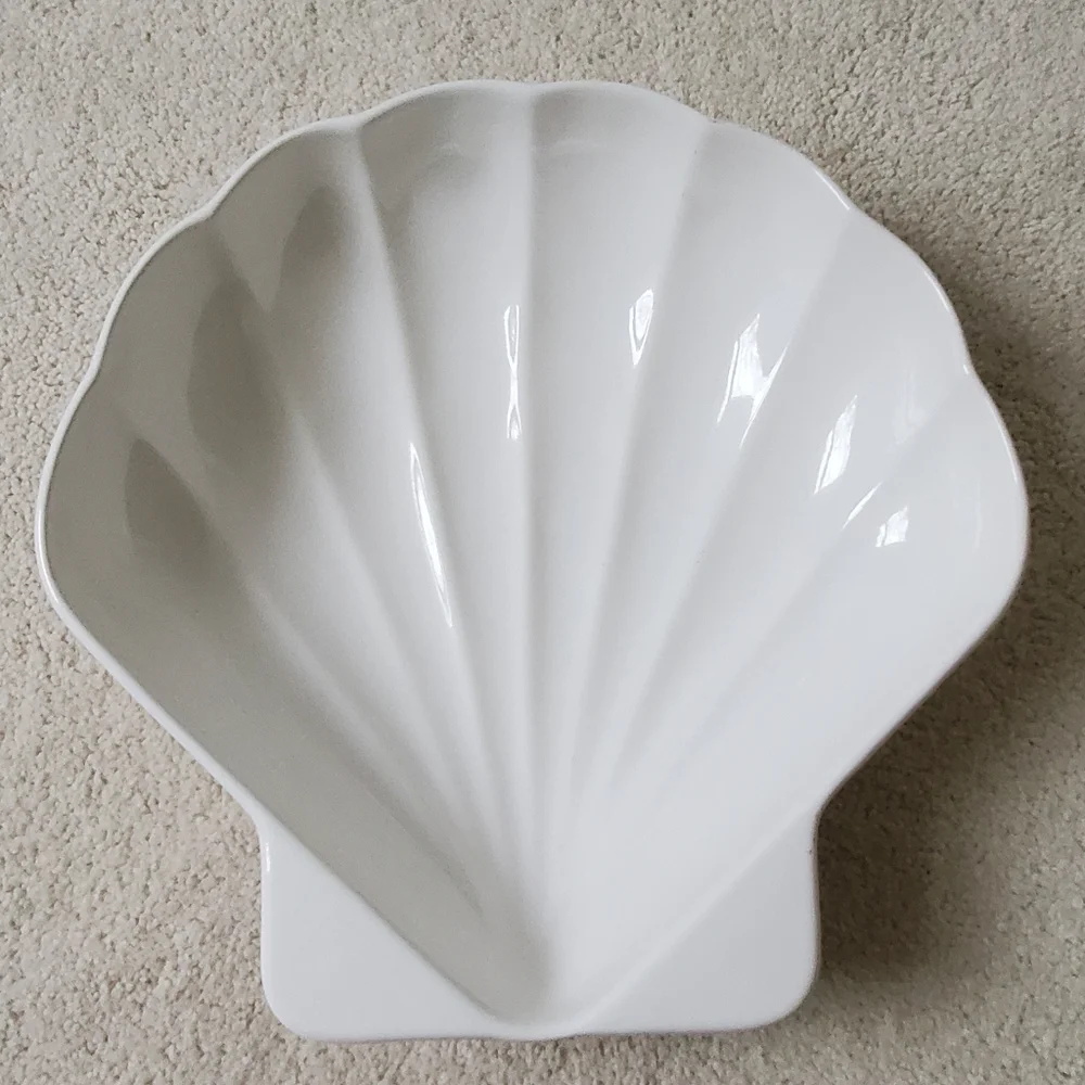 Vintage Pfaltzgraff White Shell Server Bowl Oven Microwave Safe